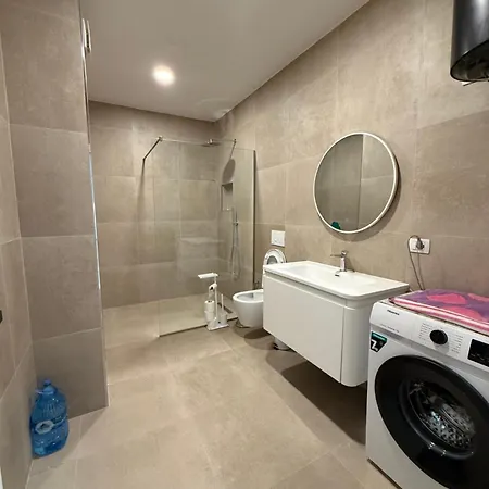Radhime Luxury Sleeps 5 * Orikum