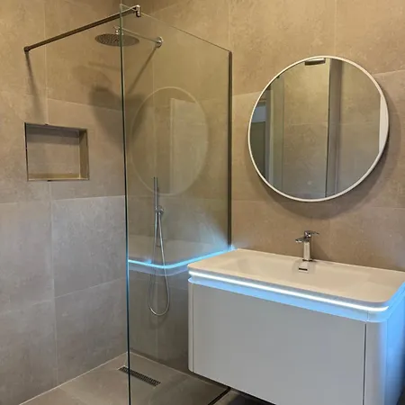 Apartamento Radhime Luxury Sleeps 5