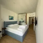 Radhime Luxury Sleeps 5 Apartment Orikum