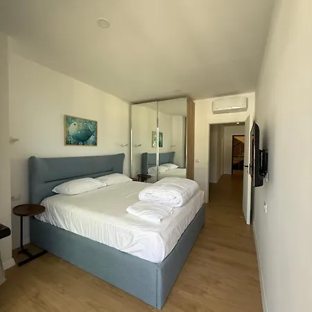 Radhime Luxury Sleeps 4-6 Apartment Orikum