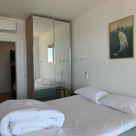 Apartment Radhime Luxury Sleeps 4-6 *