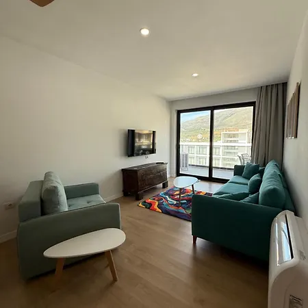 Radhime Luxury Sleeps 5 *