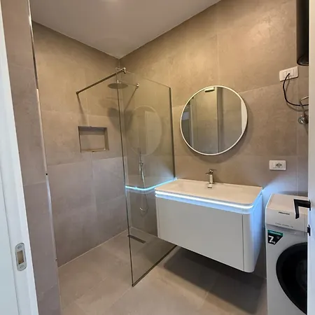 Radhime Luxury Sleeps 4-6
