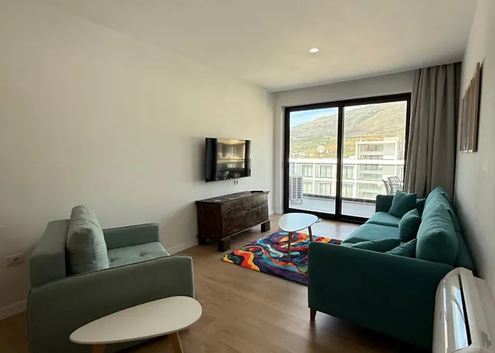 Radhime Luxury Sleeps 5 *