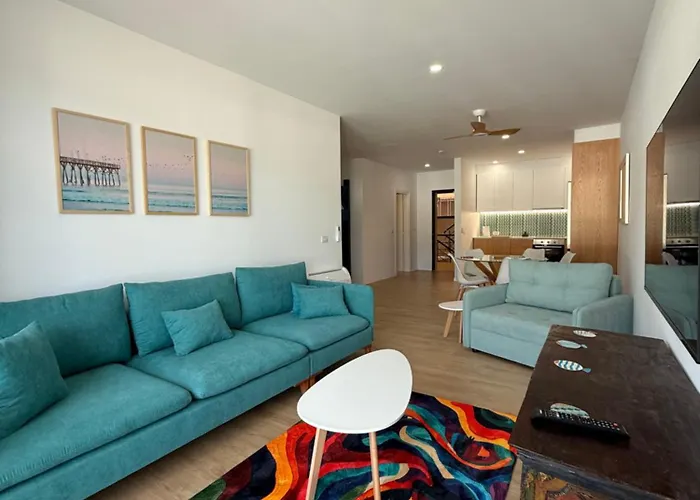Radhime Luxury Sleeps 5 公寓